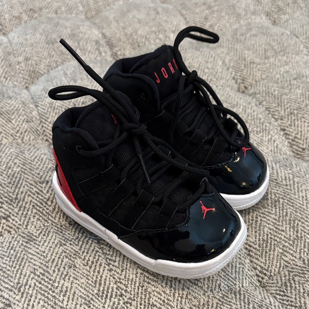 Nike Air Jordan Aura size 5